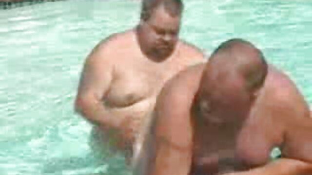 Shemale Latino apanhado sambq pornô e fodido