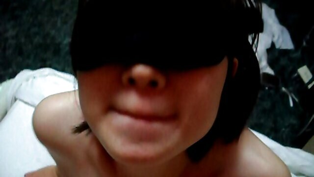 Ladyboy de sambaeporno rabo-de-bolha gosta de sexo duro
